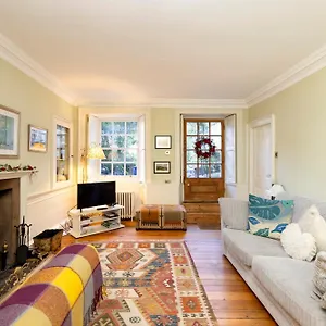 Joivy Beautiful Apartment, Private Garden, Calton Hill Apartment Edinburgh