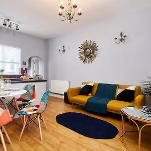 Delven House- Serviced Apartment Castle Donington